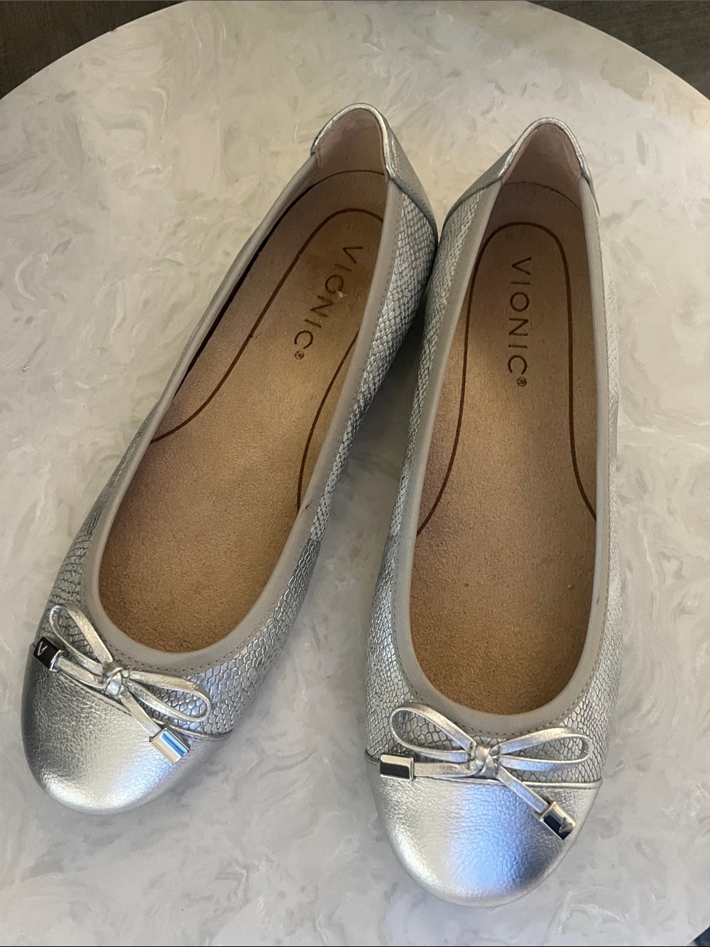 Like new Vionic Silver Textured Ballet Flats with Bow Accent